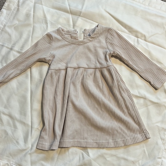 2 Dresses - Picture 5 of 7